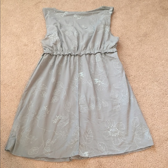 Romantic BCBG Embroidered Floral Tunic Top- Size M - Picture 4 of 4